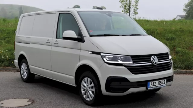 Nový VW Transporter přijde už příští rok. Půjde o dvojče Fordu Transit a vyrábět se bude v Turecku