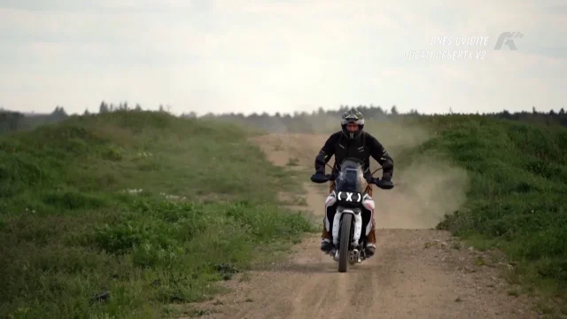 Od levného endura po nadupaný supersport. Sršeň a Adam Peschel otestují nejlepší motorky