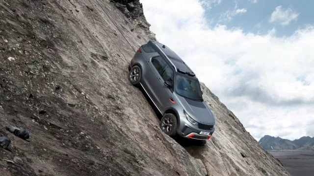 Drsňák s osmiválcem. Land Rover Discovery SVX