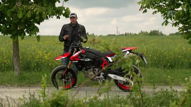 Recenze motocyklu Ducati Hypermotard 698 Mono RVE (repríza)