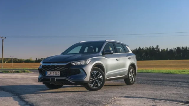 Čínská značka láká na bezplatný servis na 10 let. U elektromobilů přidává nabíjení zdarma