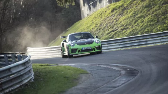 Nové Porsche 911 GT3 RS projelo Zeleným peklem v rekordním čase