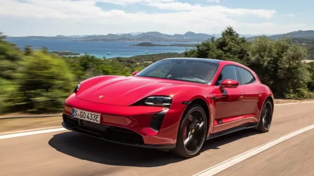 Taycan Sport Turismo není jen další elektromobil. Má sice umělý zvuk, ale pravé geny Porsche