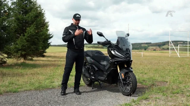Recenze skútru Voge SR450X