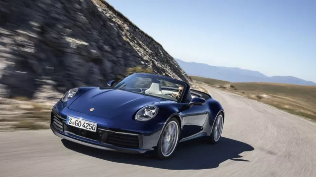 S větrem ve vlasech. Nové Porsche 911 Cabriolet.