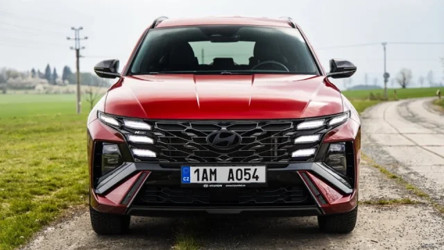 Týden v autech: Motor vyrábějící si palivo, nebezpečné dětské sedačky i Hyundai Tucson z výprodeje