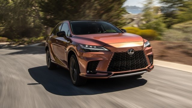 Lexus dráždí konkurenci. Nejprodávanější model zlevnil až o čtvrt milionu