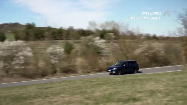 Auto se spotřebou jako skútr, taháky na Legendách i testování v Číně. Nový Autosalon připraven
