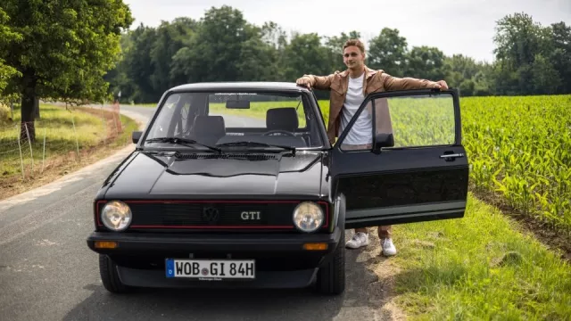 První Volkswagen Golf GTI je nehynoucí legendou. Jízdními vlastnostmi ale řidiče nenadchne