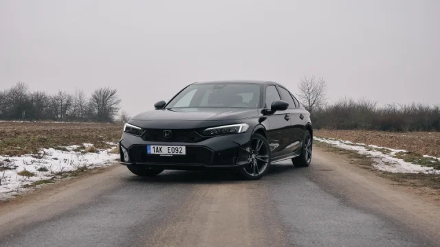 Honda Civic jezdí fantasticky. Pod kapotou skrývá jeden z nejpokročilejších hybridů dneška