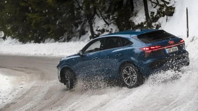 Audi Q3 je příjemné SUV na každý den. S pohonem všech kol si smlsne na zasněžené okresce