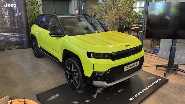Nový Jeep Compass se už prodává v Česku. Začíná od 800 tisíc korun, ale na 4x4 si ještě počkáte