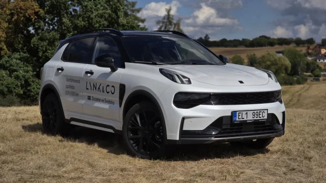 Plug-in hybridní SUV za cenu obyčejného benzinového auta. Lynk & Co 01 přichází s lákavou nabídkou
