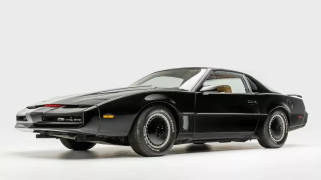 Retro: Hasselhofův KITT z legendárního seriálu Knightrider měl plamenomety i tiskárnu