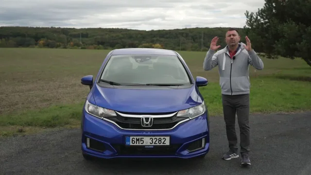 Stačí jen dolévat olej a benzin. Ojeté rodinné auto překvapí spolehlivostí i vnitřním prostorem