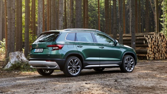 Škoda ořezala nabídku motorů u oblíbeného SUV Karoq. Pod kapotu se ale stěhuje i zajímavá novinka