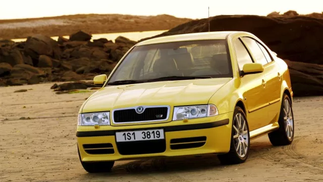 Retro: První Škoda Octavia RS je z dnešního pohledu lehkonohý sporťák. I proto roste na ceně