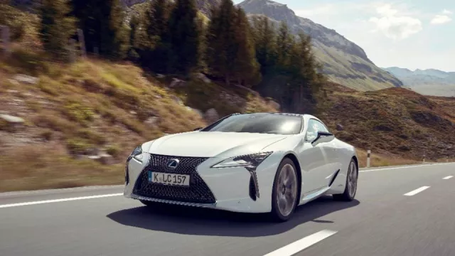 Při vývoji zavěšení kol pro Lexus LC pomohly jídelní hůlky