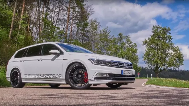 Kladivo na Autobahn. Takhle zrychluje Passat se 480 koní