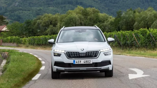 Souboj sourozenců: Co je víc? Nižší cena Škody Kamiq nebo pořádná výbava VW T-Cross?