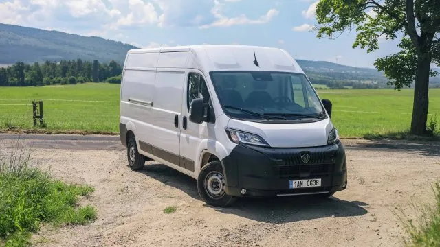 Nejstarší nové auto na trhu. Peugeot Boxer je neviditelný pracant, který se cenou doslova podbízí