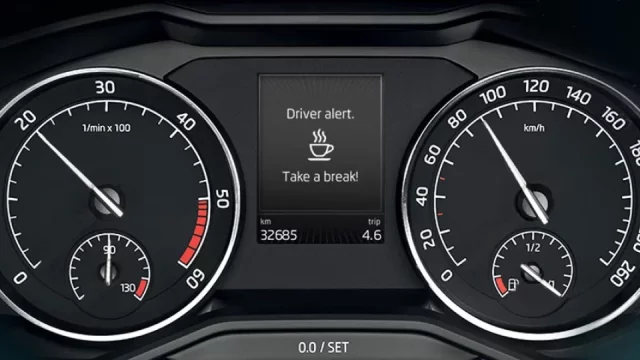 Komentář: Detekce únavy řidiče má na podzim žně. EU našla řešení, jak nás udržet bdělé