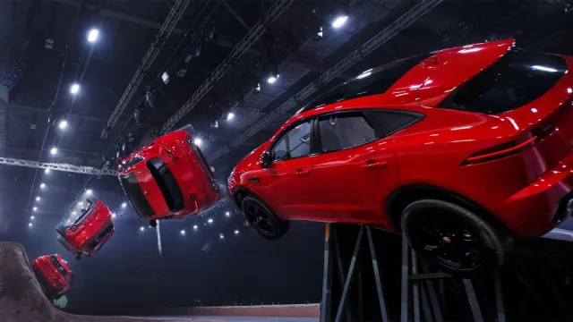 Jaguar E-Pace předvedl výkrut jako stíhačka