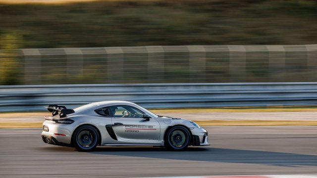 Porsche 718 Cayman GT4 RS