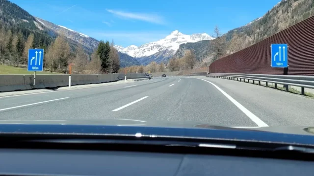 Nedávno za necelé tři tisíce, dnes už pokuta pět tisíc. V Rakousku se s neplatiči dálnic nepárají