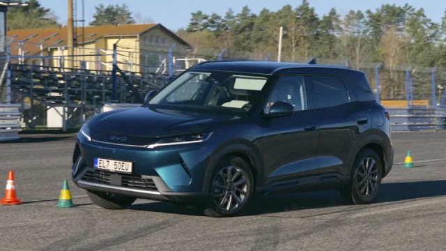 Nové čínské SUV nadchne spotřebou i cenou. Jízdními vlastnostmi ale nevyčnívá