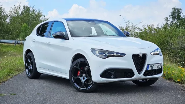 Alfa Romeo Stelvio je SUV pro ty, kteří milují řízení, ale mají rodinu. Nadšení krotí jen drobnosti