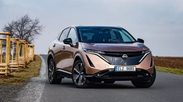 Japonská automobilka se snaží zvýšit zájem o elektromobily. Zvolila tu nejúčinnější cestu