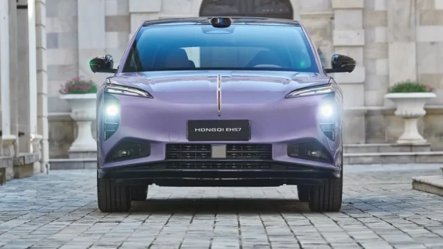 Rychlé elektromobily i SUV se spalovacím motorem. Hongqi prodává v Česku už šest modelů