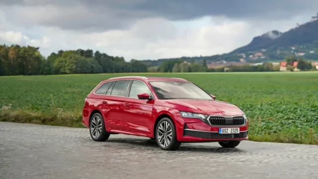 Škoda Octavia zveřejnila ceny motoru, který má nahradit naftu. Zájemci si většinou připlatí