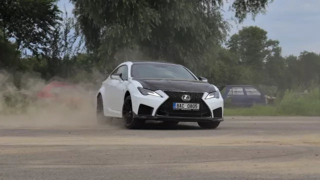 Test Lexusu RC-F Track Edition: Mokrý petrolheadův sen se zhmotnil. Užije si s ním málokdo