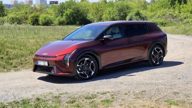 Takhle vypadá skvělé elektro pro každý den. Sportovně střižená EV4 je rychlá, úsporná a pohodlná