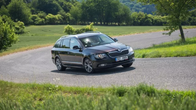 Škoda za milion. Ojetý Superb Kombi 2.0 TDI