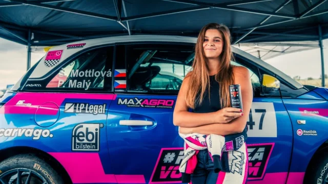 Týden v autech: Podivná pokuta pro moderátorku Autosalonu i ojetina, která je téměř vždy po důchodci