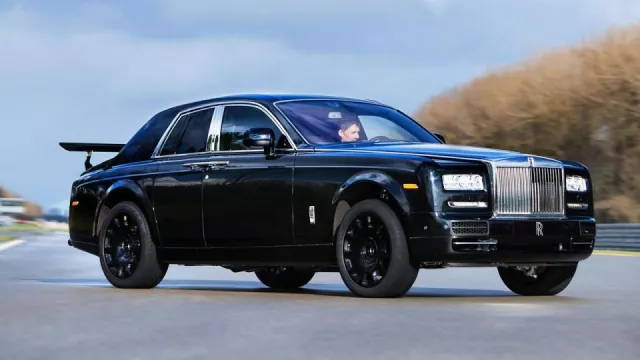 První terénní Rolls-Royce je tady