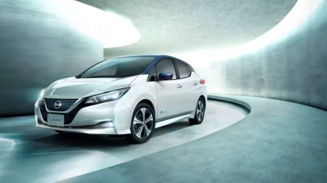 Nová baterie s vyšší kapacitou, dojezd až 378 km na jedno nabití a moderní technologie. Nissan LEAF představil své ceny na českém trhu.