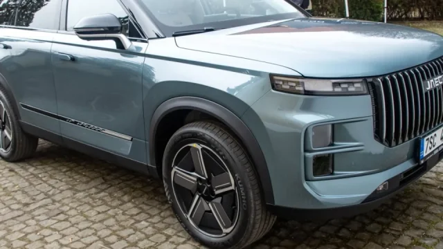 Čínská značka šokuje technikou. Motory nemají klínový řemen a převodovka řadí dvě rychlosti najednou