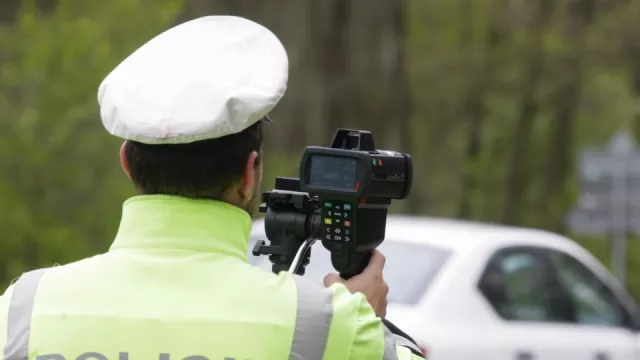 V tomto městě nesmí policisté udělovat pokuty za rychlost. Stát jim to na rok zakázal