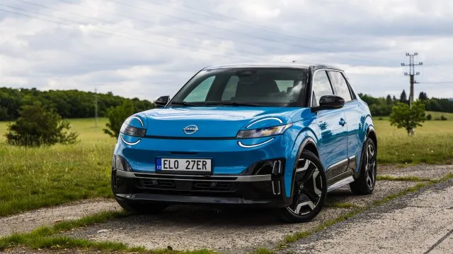 Sushi ze země žab: Maličký Nissan je sympatický elektromobil, který si vyberete hlavně očima