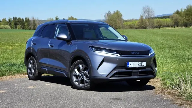 Slušný dojezd i rychlé dobití. Číňané postavili příjemné elektrické SUV, cenou ale dech nevyrazí