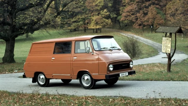 Retro: Takhle se v roce 1968 prodávala Škoda 1203. Prospekt na socialistickou dodávku pěl chválu