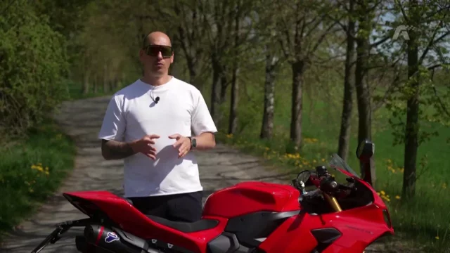 Recenze motocyklu Ducati V2 S