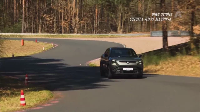 Elektromobil na polygonu, nahá estetika, Francouz pro celou rodinu. Nový Autosalon připraven