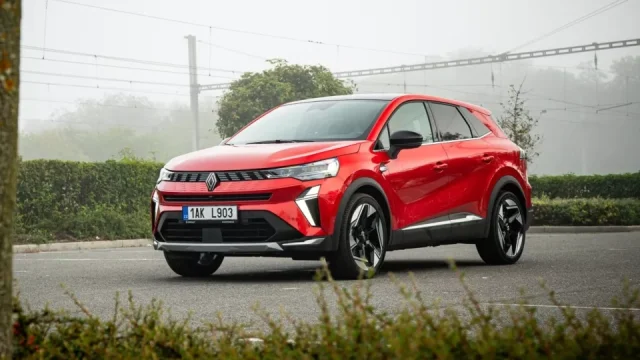 Letní akce u Renaultu přidává výbavu a snižuje ceny. Oblíbená SUV zlevnila až o téměř 107 tisíc