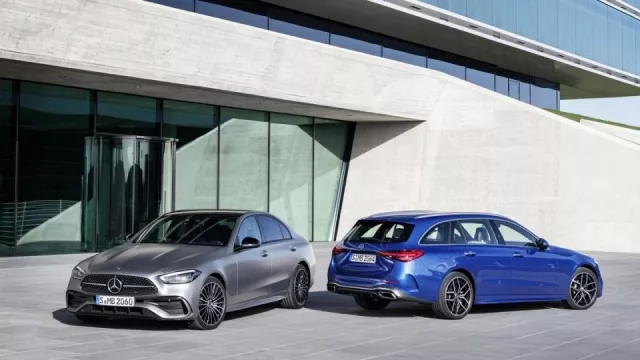 Nový Mercedes-Benz třídy C dostane pod kapotu jen čtyřválce. Na elektřinu ale umí až 140 km/h!