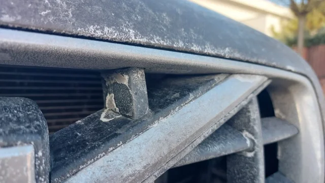 Prosolené silnice jsou postrachem nejen pro karoserii. Poradíme, jak se o vůz v zimě správně starat